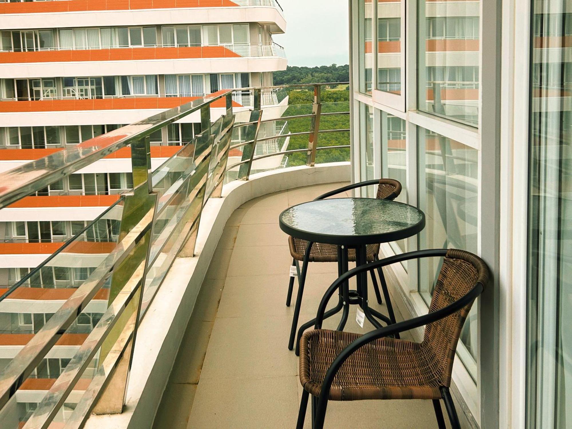 Jr. Penthouse Apartment. Nuvasa Bay, Kaina Tower *